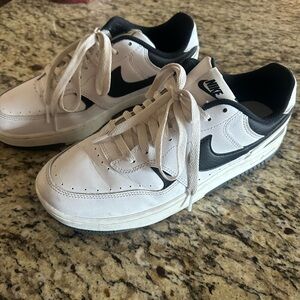Nike White and Black Sneakers